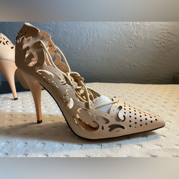 NWOT MADISON Blush Colored Laser Cut Stiletto Heels - Picture 1 of 16